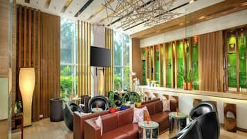 2 restaurants, breakfast, lunch, dinner served; Chinese cuisine