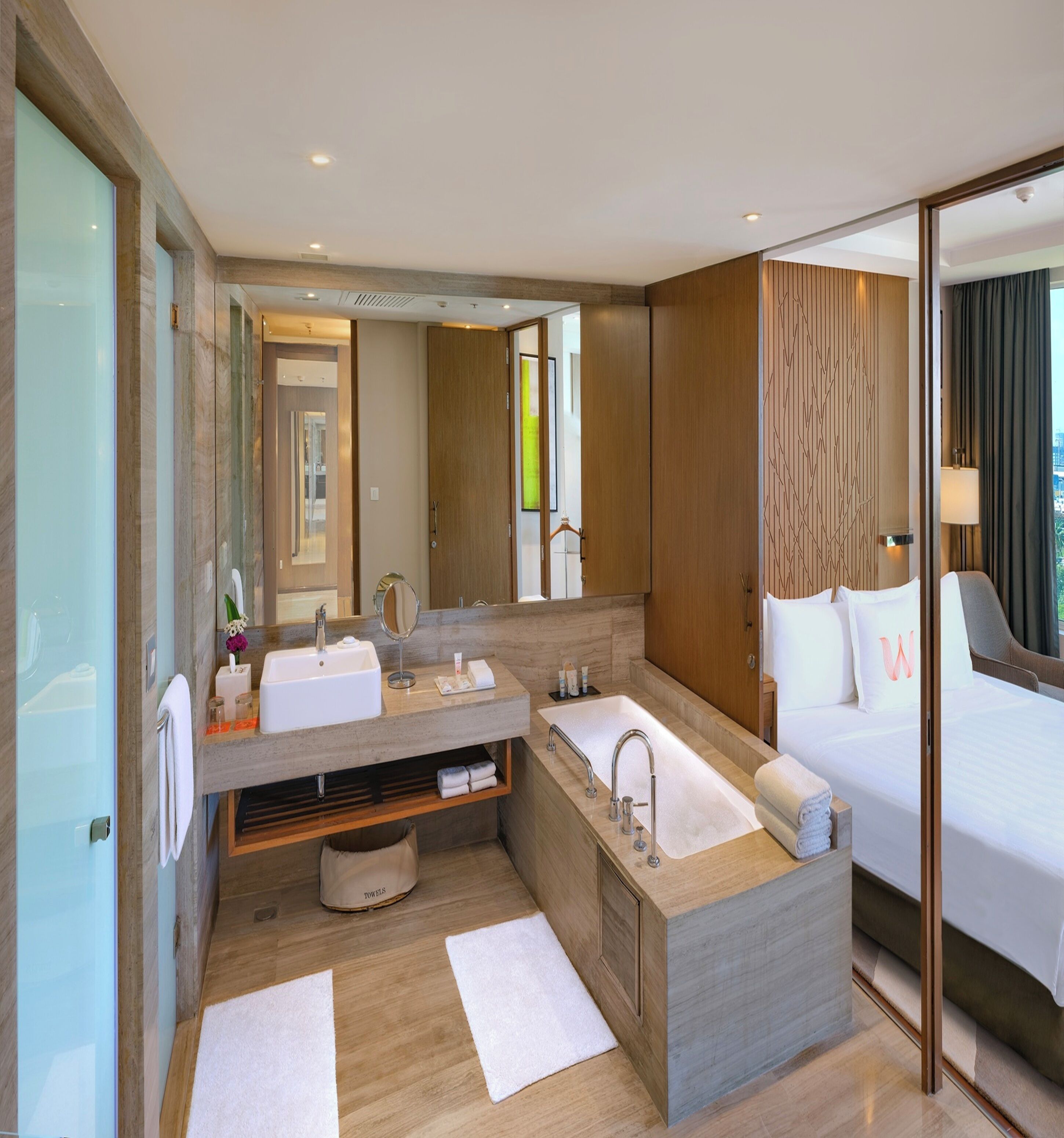 suite, 1 king bed (executive suite) | bathroom | shower, free toiletries, hair dryer, bathrobes