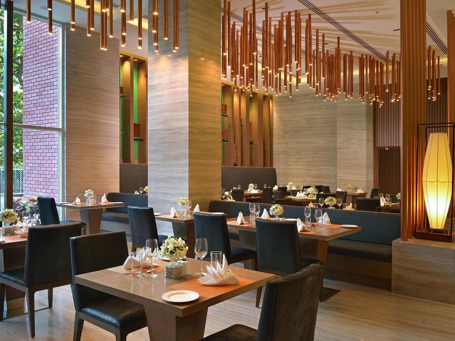 2 restaurants, breakfast, lunch, dinner served; Chinese cuisine