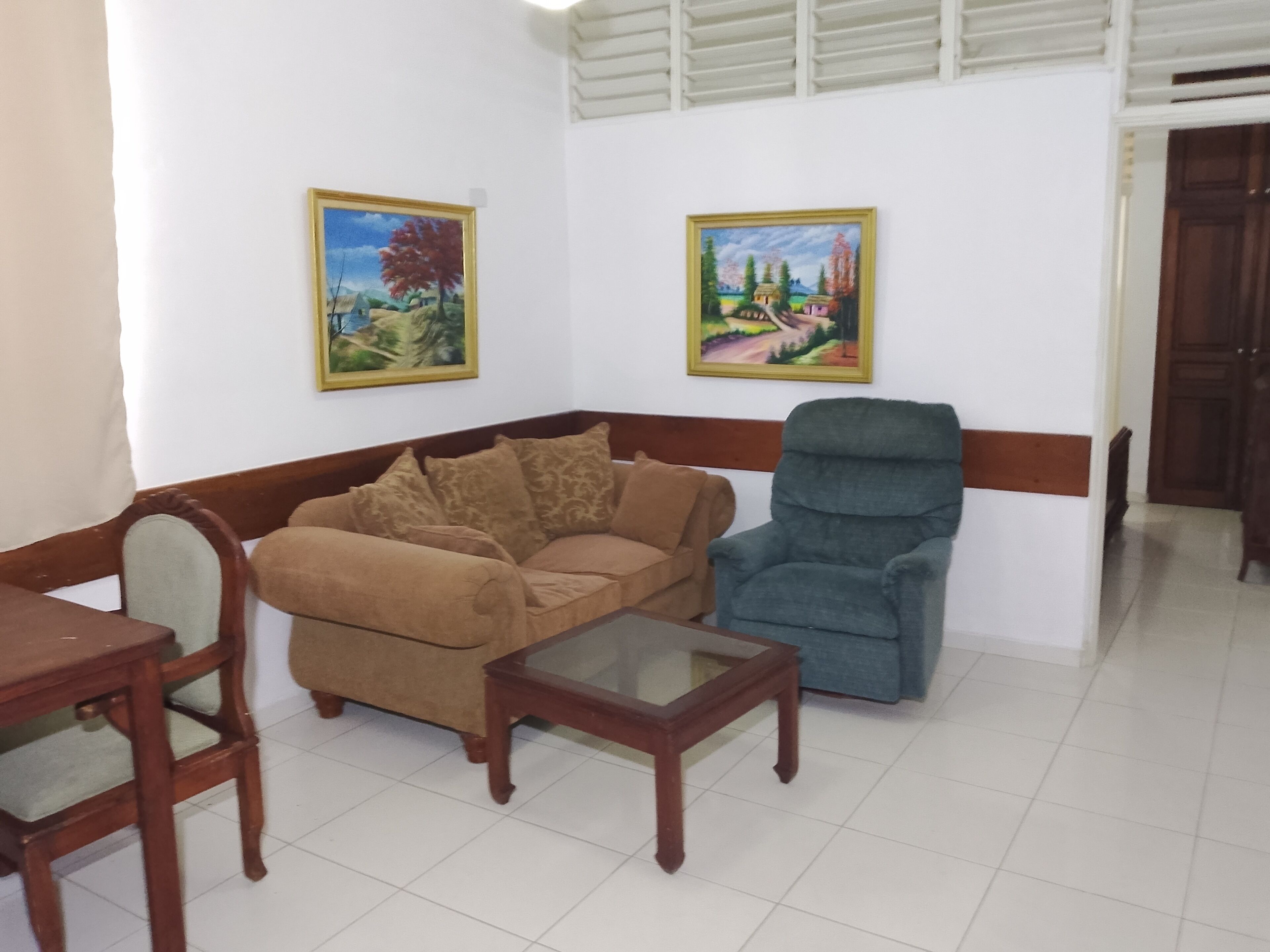 suites king ac  | living area | 32-inch flat-screen tv with cable channels, tv