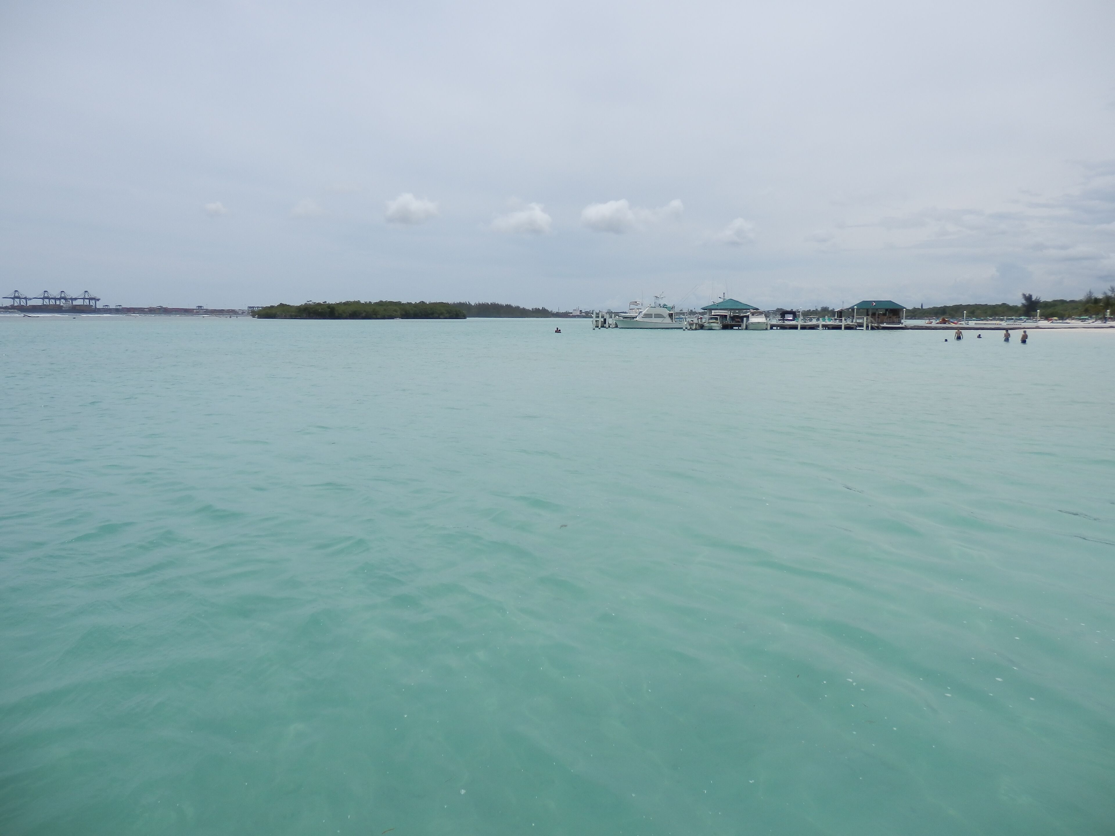 beach nearby, 10 beach bars