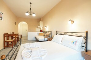 Individually furnished, blackout curtains, iron/ironing board, free WiFi - Agia Anna Hotel (Naxos)