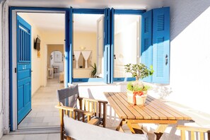 Family Quadruple Room, Garden View | Terrace/patio - Agia Anna Hotel (Naxos)