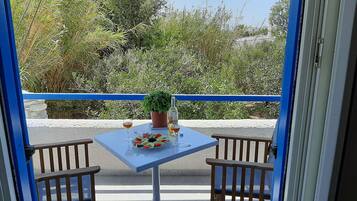 Phòng 3, 1 phòng ngủ, bếp, quang cảnh vườn | Ban công