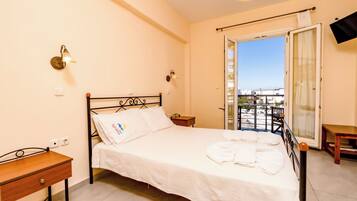 Superior Double Room, Sea View | Individually furnished, blackout drapes, iron/ironing board, free WiFi