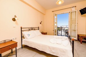 Superior Double Room, Sea View | Individually furnished, blackout curtains, iron/ironing board, free WiFi