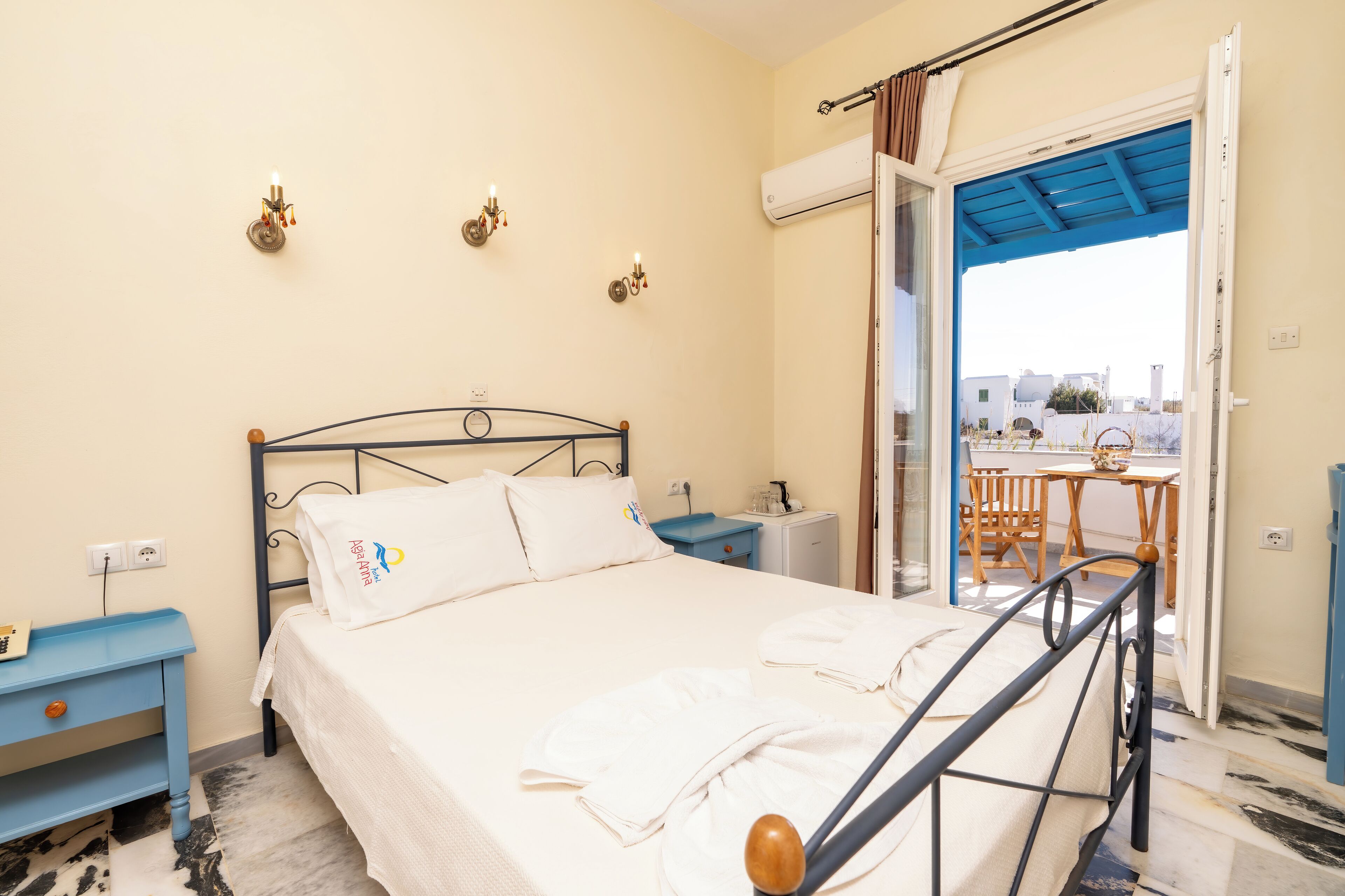 Individually furnished, blackout curtains, iron/ironing board, free WiFi