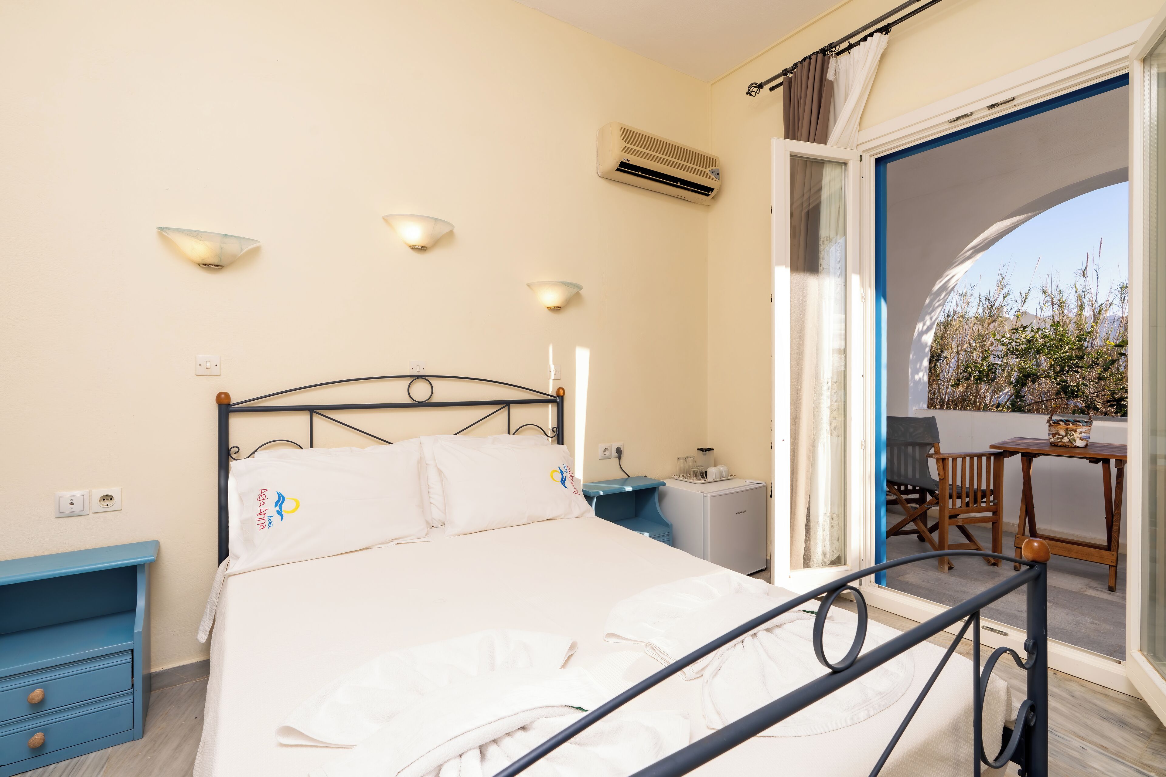 Individually furnished, blackout curtains, iron/ironing board, free WiFi