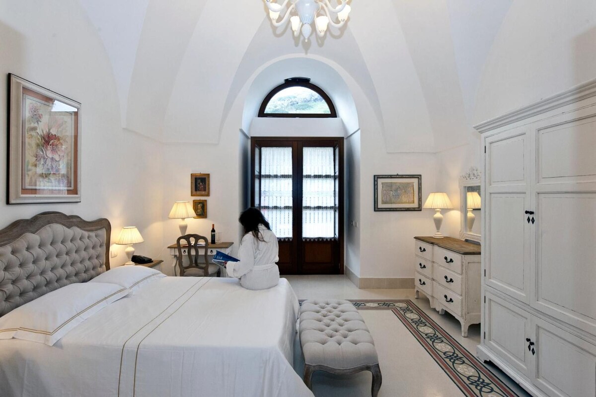 Frette Italian sheets, premium bedding, minibar, in-room safe