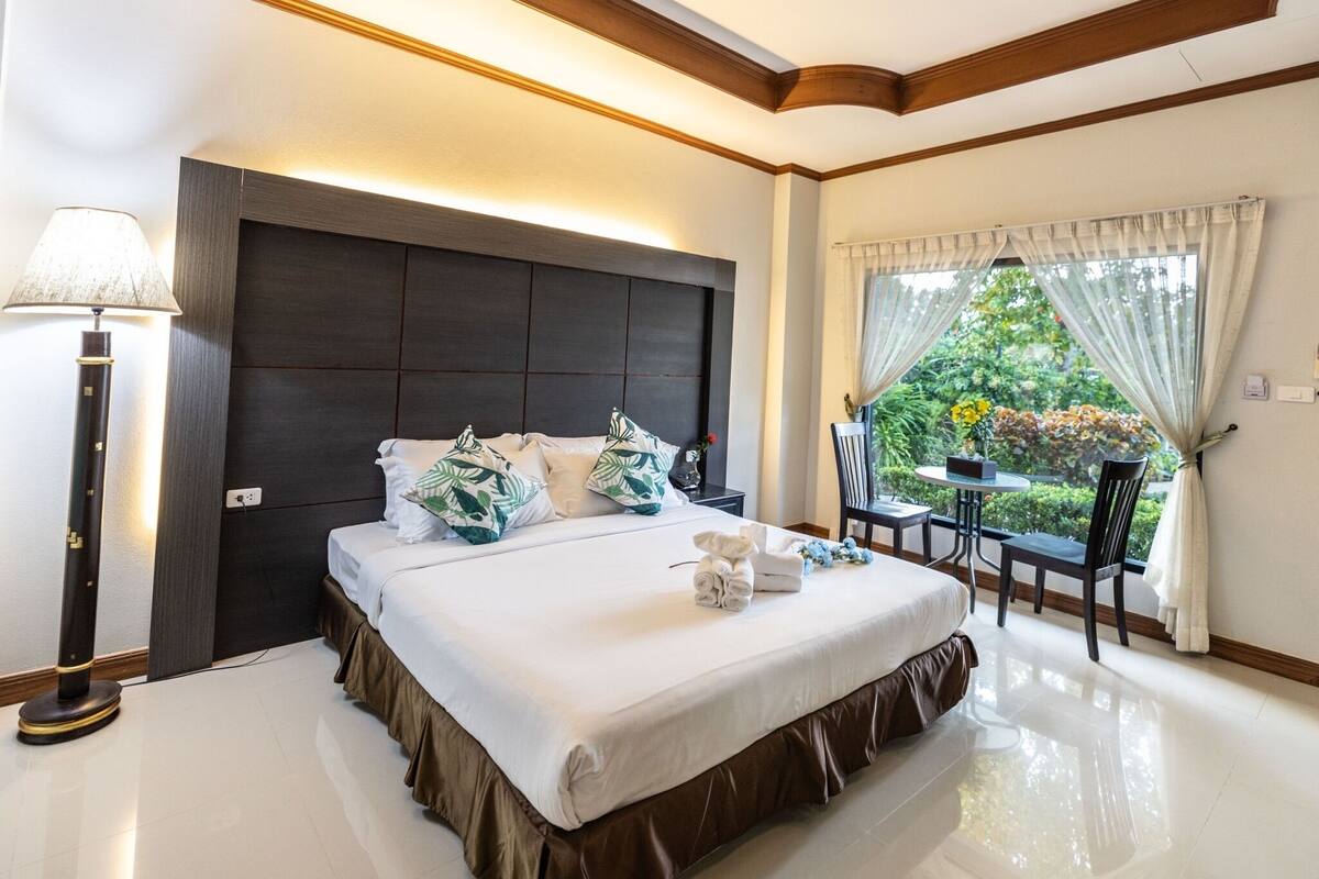 ห้องดีลักซ์ดับเบิล | มินิบาร์, ตู้นิรภัยในห้องพัก, โต๊ะทำงาน, Wi-Fi ฟรี