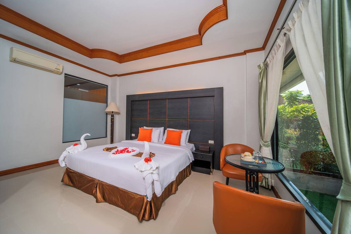 ห้องคอมฟอร์ท, เตียงใหญ่ 1 เตียง, ลานระเบียง, วิวสวน | มินิบาร์, ตู้นิรภัยในห้อง พัก, โต๊ะทำงาน, Wi-Fi ฟรี