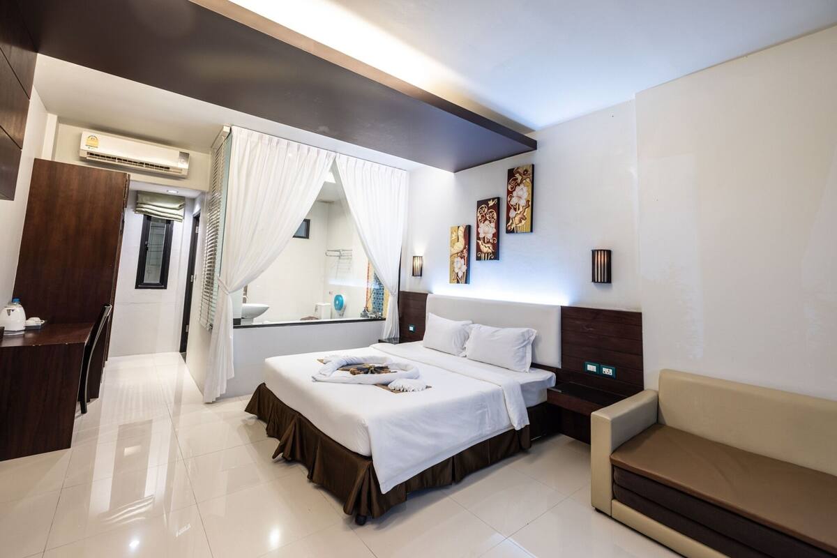 ห้องบิสซิเนส | มินิบาร์, ตู้นิรภัยในห้องพัก, โต๊ะทำงาน, Wi-Fi ฟรี