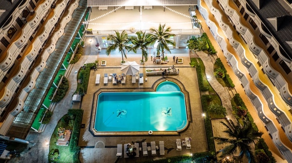 Outdoor pool, pool loungers