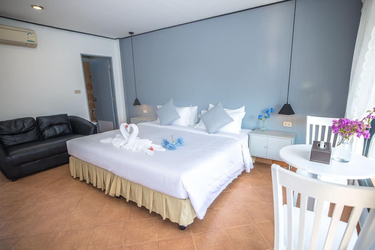 Standard-Doppelzimmer | Badezimmer | Kostenlose Toilettenartikel, Haartrockner, Handtücher