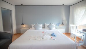 Standard Double Room | Minibar, in-room safe, desk, free WiFi - Blue Carina Hotel (Wichit)