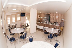 Free buffet breakfast 