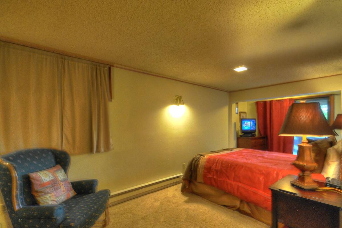 House, 5 Bedrooms (Rebel Hollow Chalet)