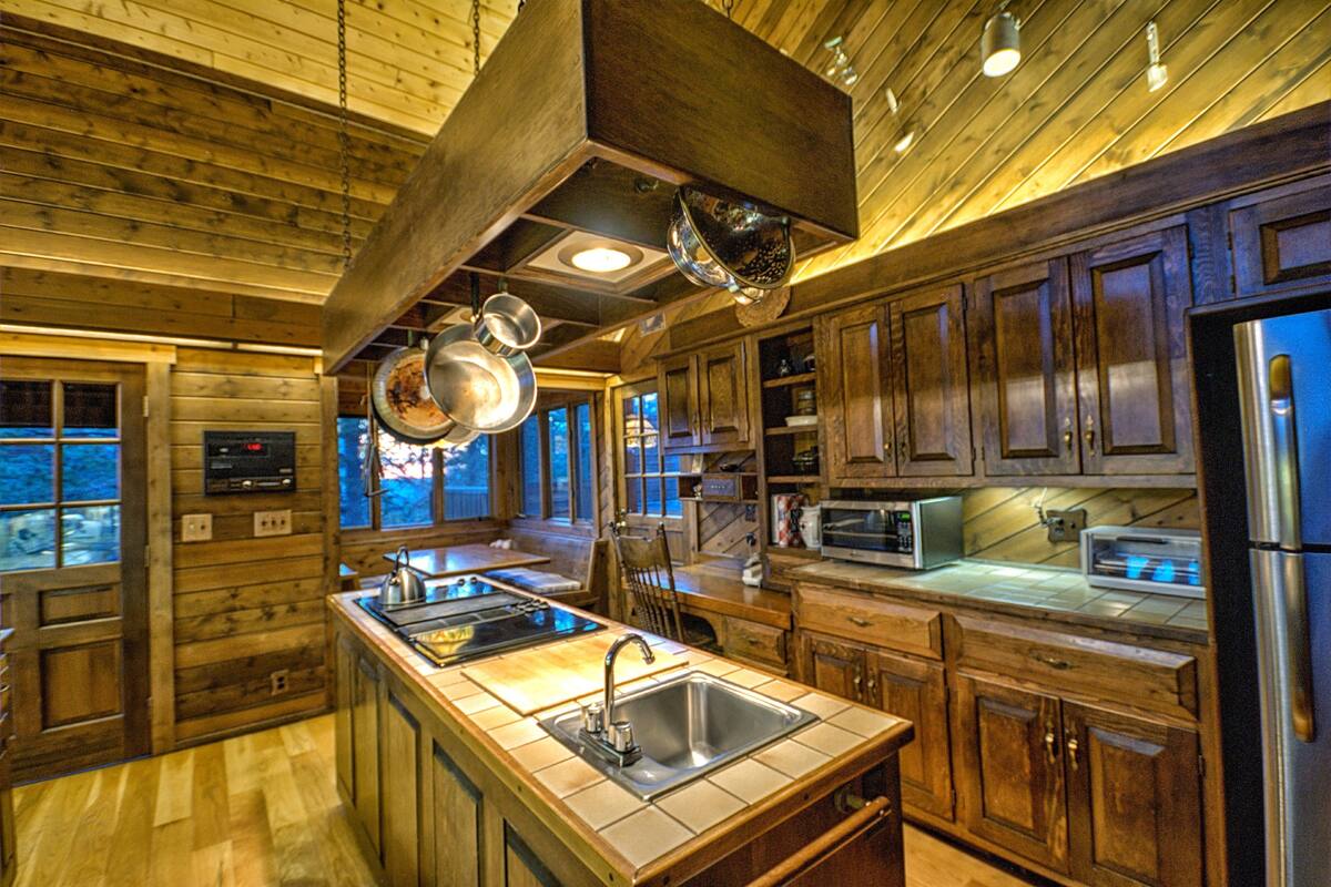 Ferienhaus, Mehrere Schlafzimmer (Heavenly Daze Chalet) | Eigene Küche | Wasserkocher mit Kaffee-/Teezubehör, großer Kühlschrank, Mikrowelle