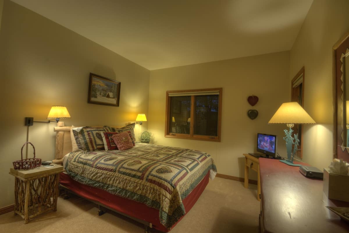 Ferienhaus, 4 Schlafzimmer (La Kenda Chalet) | Bettwäsche aus ägyptischer Baumwolle, Schreibtisch
