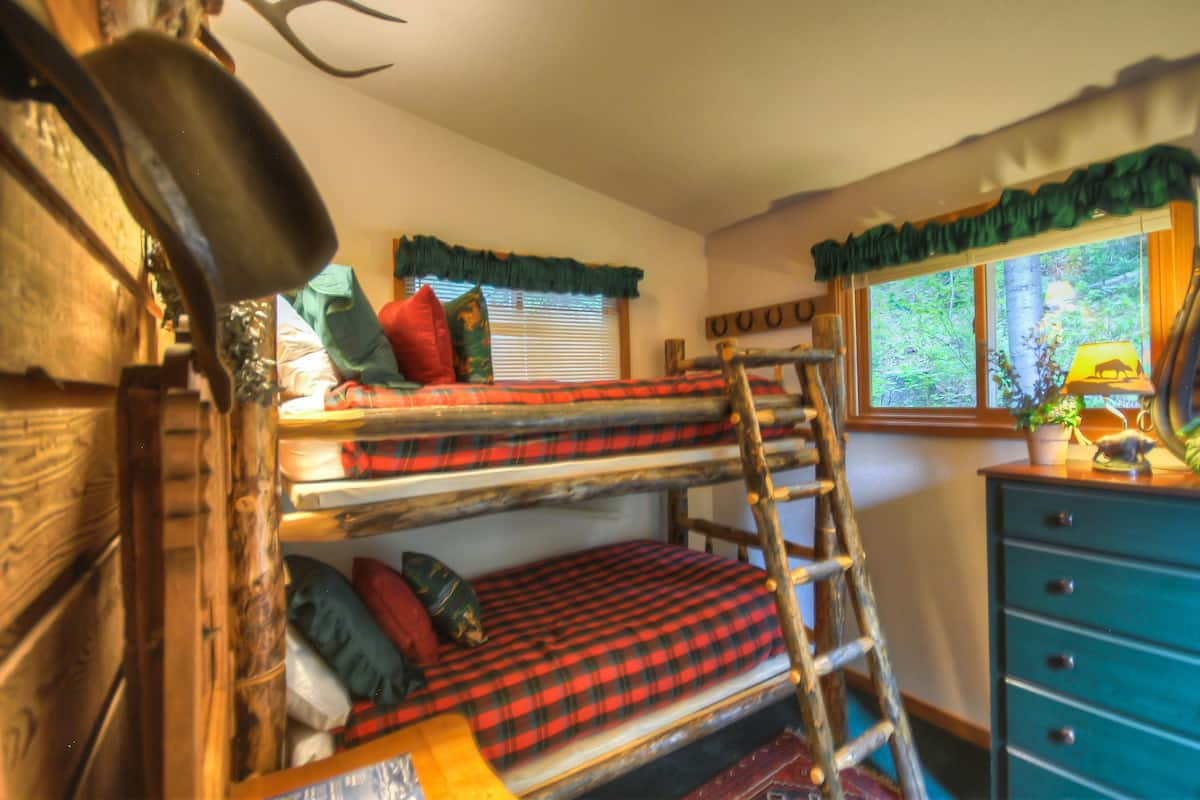 Ferienhaus, 3 Schlafzimmer (Evergreen Cottage) | Bettwäsche aus ägyptischer Baumwolle, Schreibtisch