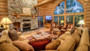 Talo, 5 makuuhuonetta (Links and Logs Chalet) | Olohuone