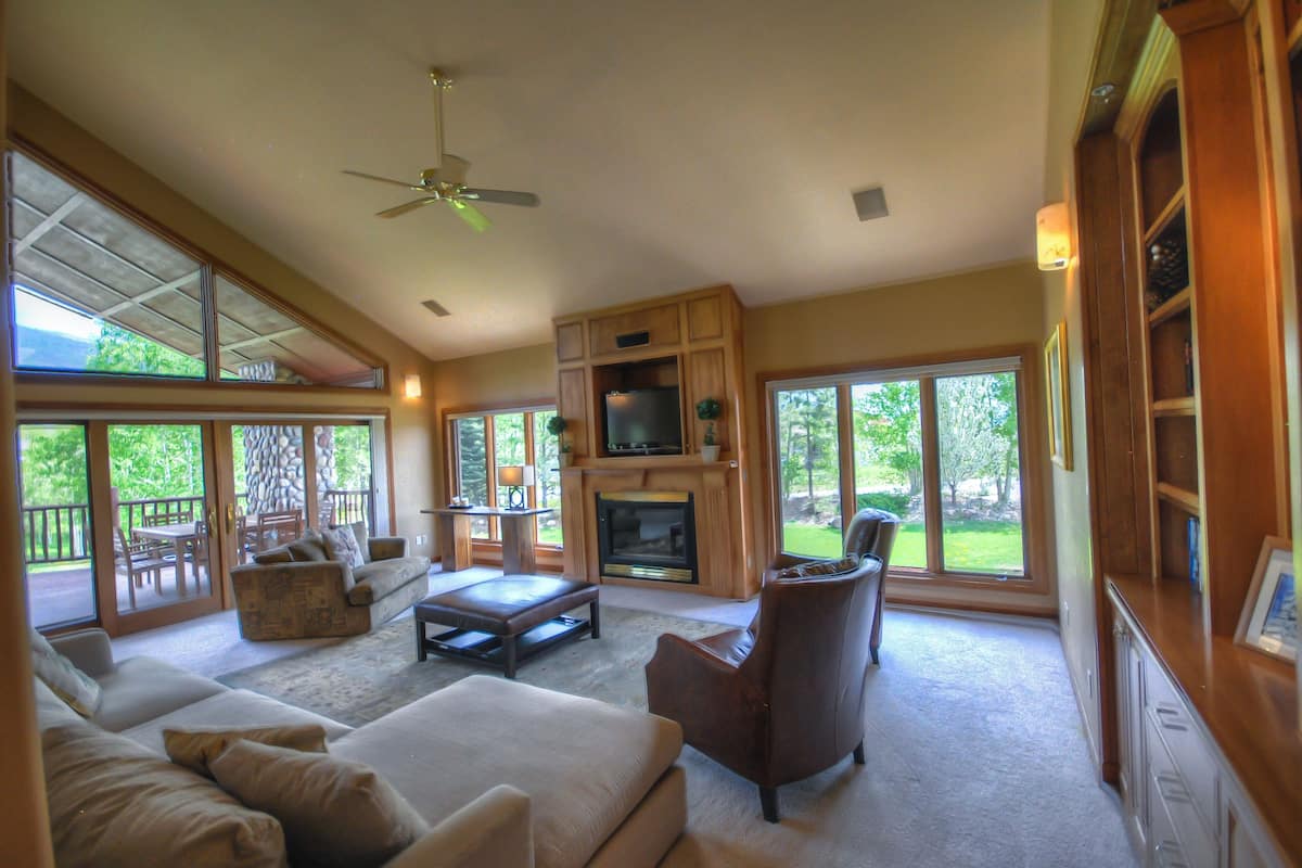 House, 5 Bedrooms (Majestic Vista Chalet) | Living room