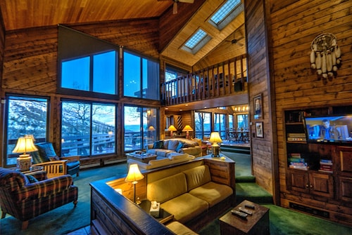 Private Home by Retreatia