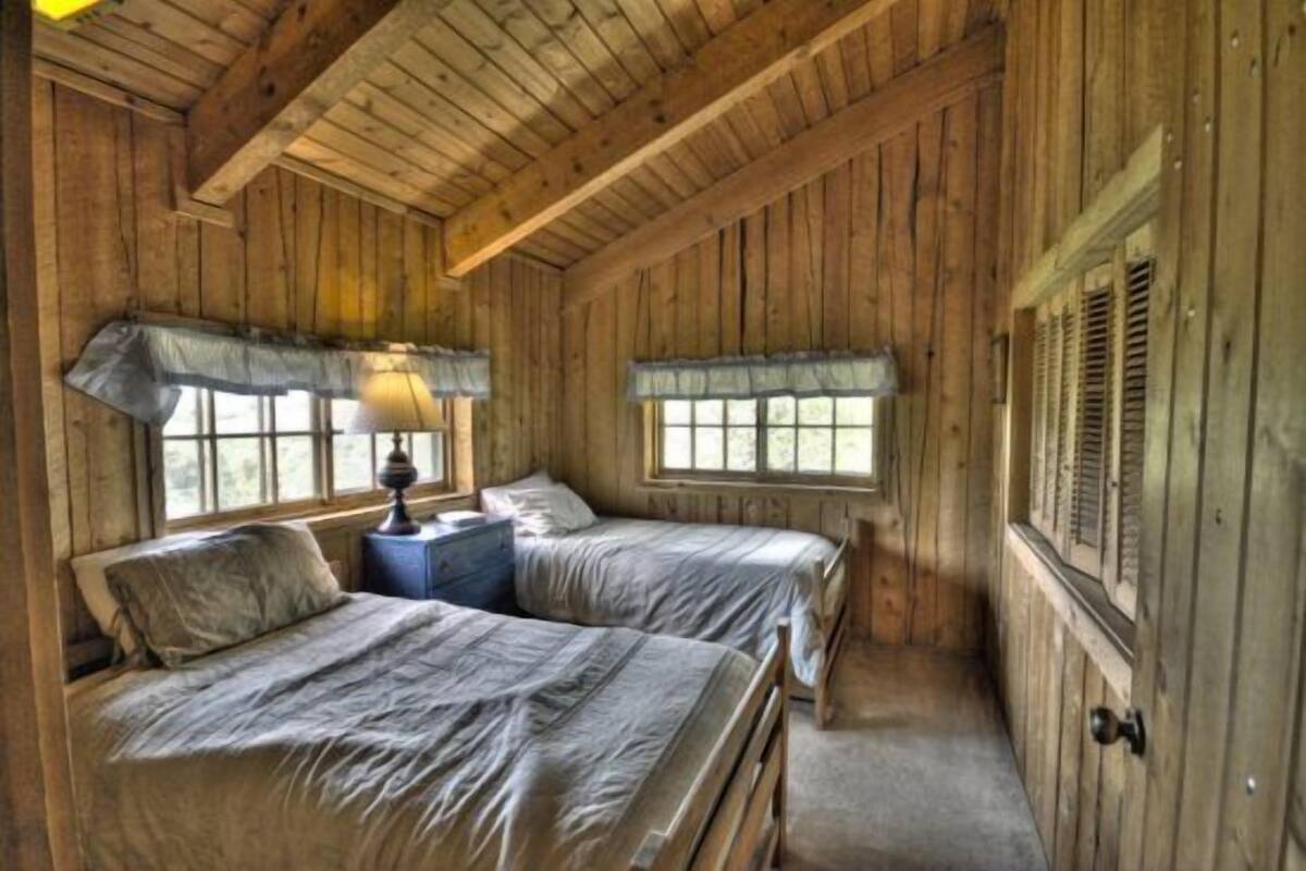 Ferienhaus, 2 Schlafzimmer (Blue Spruce Chalet) | Bettwäsche aus ägyptischer Baumwolle, Schreibtisch