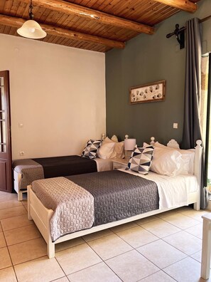 Apartamento, 1 quarto, vista para a piscina (Klio) | 1 quarto, roupas de cama de algodão egípcio, escrivaninha