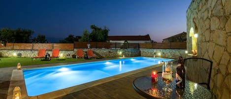 Kolam renang terbuka