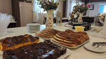 Daily buffet breakfast (BRL 18.00 per person)