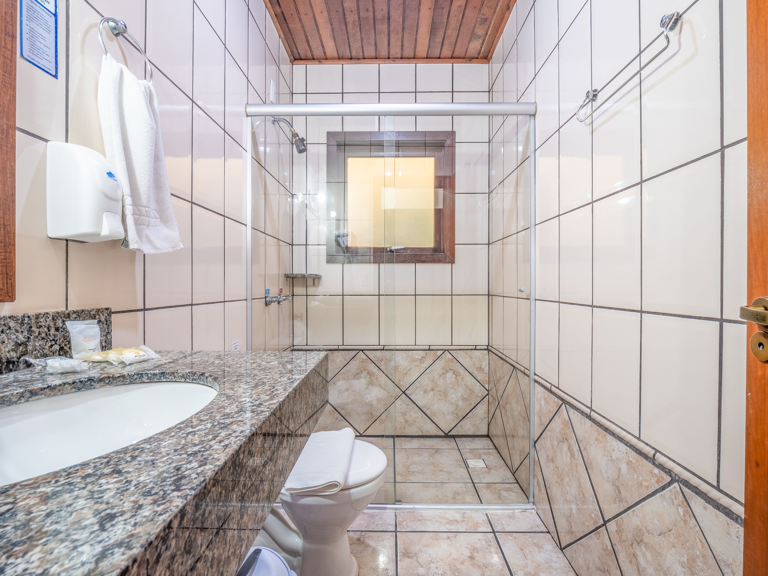 chalet | bathroom | shower, free toiletries, hair dryer, towels