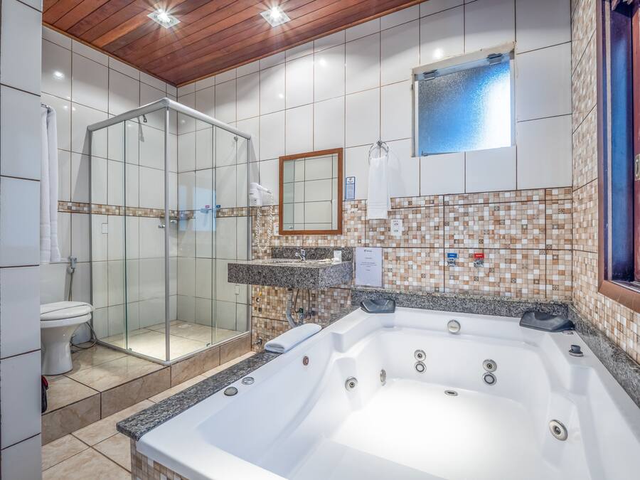 Ducha, artículos de tocador gratuitos, secador de pelo, toallas