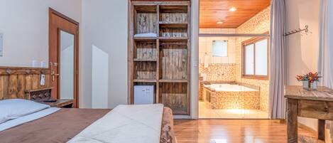 Luxury Room | Minibar, free WiFi