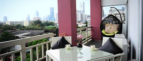 Familie appartement, 2 slaapkamers, keuken, uitzicht op stad | Balkon