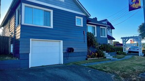 Seaview Cottage - Buccaneer Inn (Nanaimo)