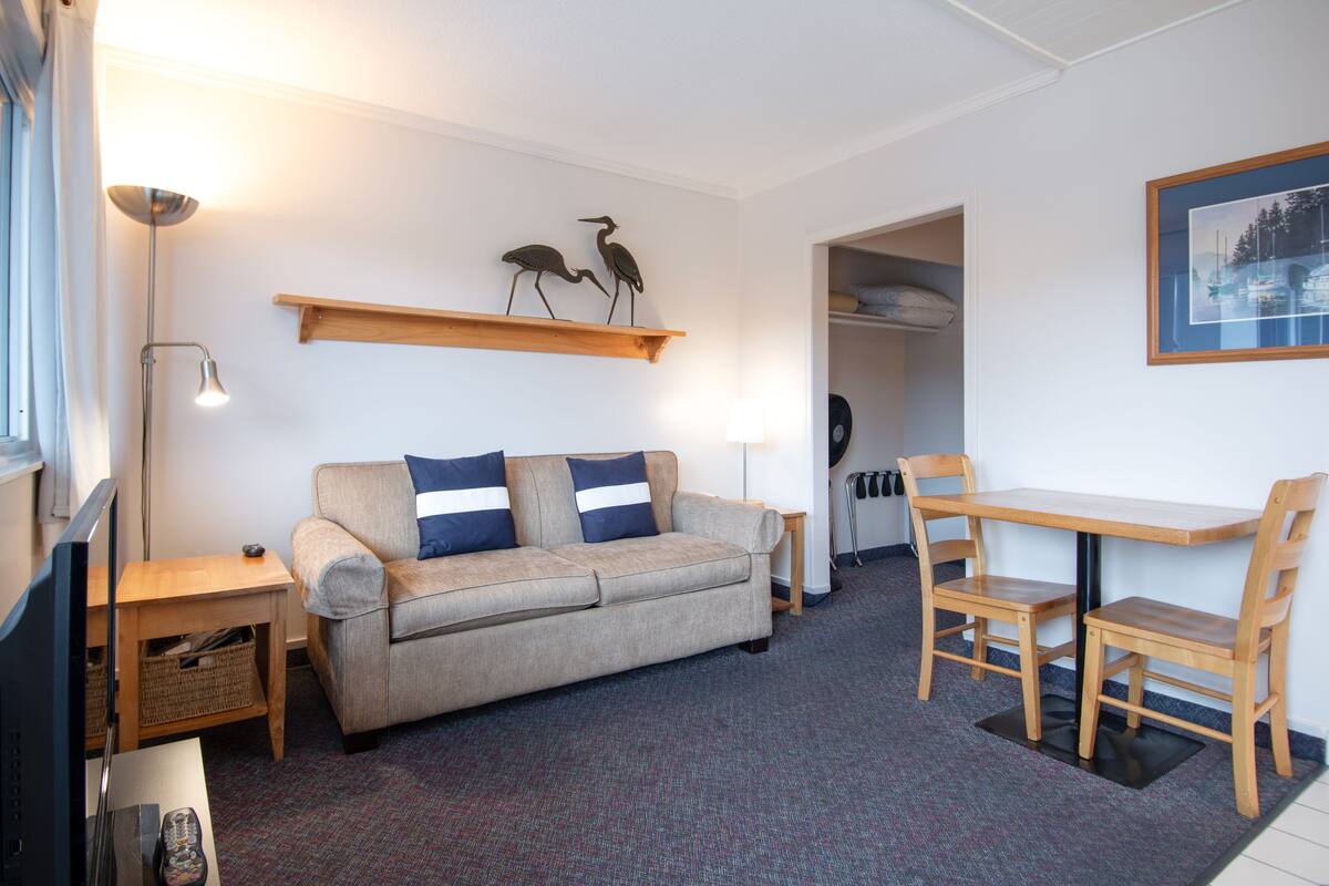 Suite, 1 Queen Bed with Sofa bed, Sea View
