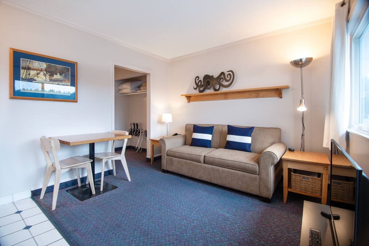 Suite, 1 Bedroom (2 double beds)