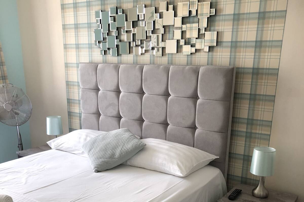 Duck Egg & Cream room 7 | Egyptian cotton sheets, premium bedding, minibar (free items)