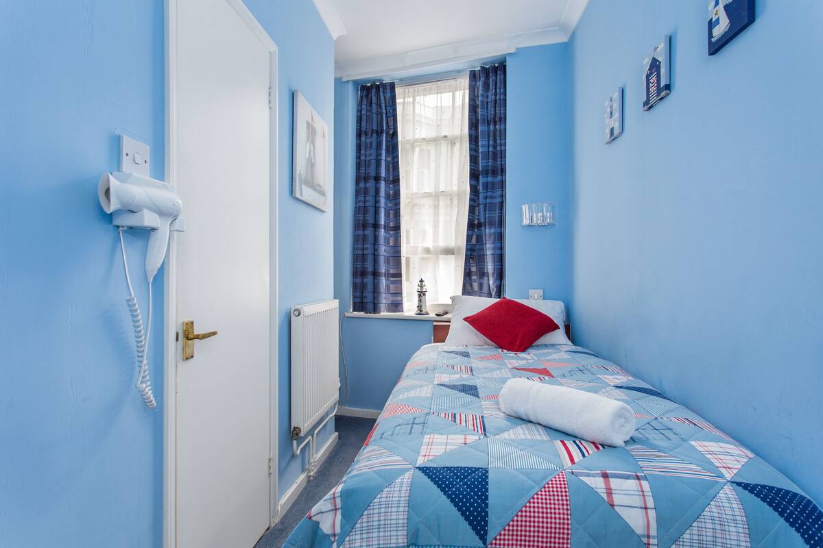Blue & Red room 4 | Egyptian cotton sheets, premium bedding, minibar (free items)