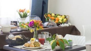 Tägliches einheimisches Frühstück (1 EUR pro Person)