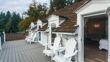 Chambre Classique, 1 trĂšs grand lit, vue fleuve (Betty Anne's Room - Not Pet Friendly) | Terrasse/Patio