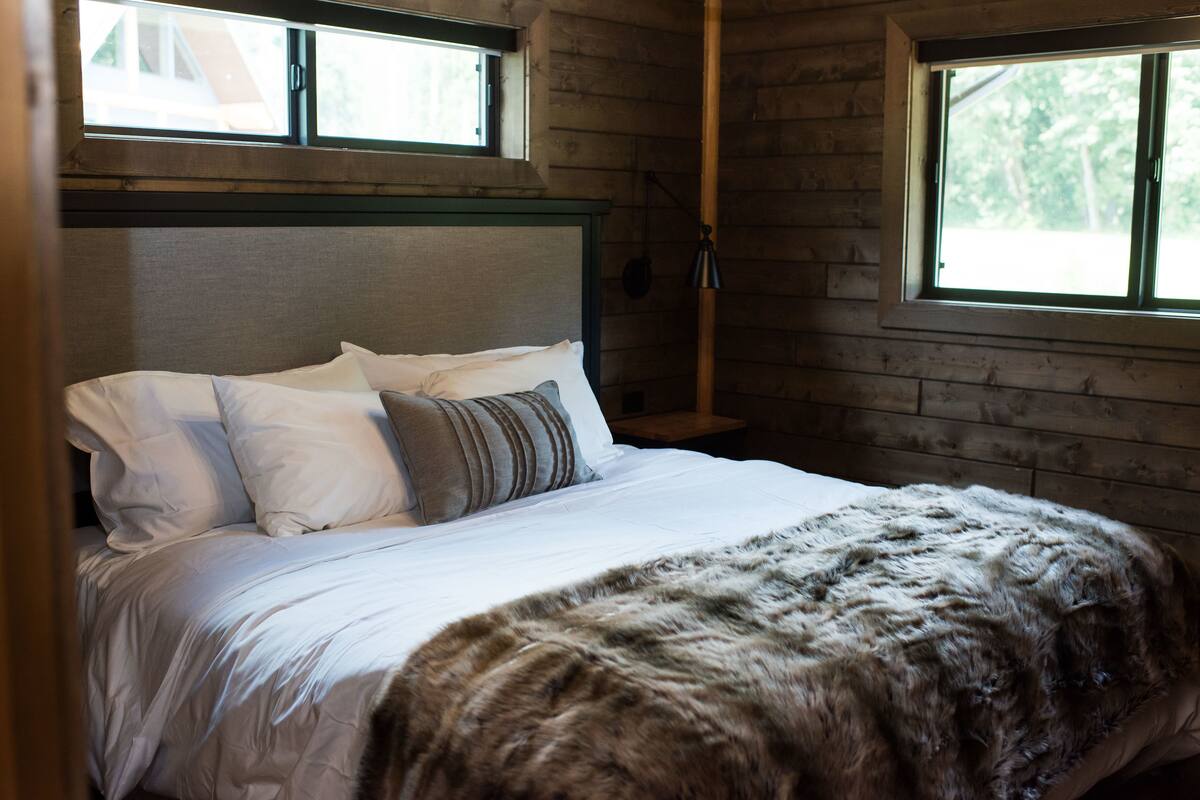 Luxury Nature Series Cabin, 1 King Bed, Gas Fireplace, River View (Heron - Not Pet Friendly) | Iron/ironing board, WiFi (free), individually decorated