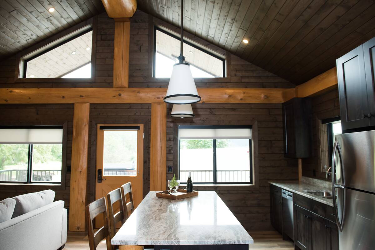 Luxury Nature Series Cabin, 1 King Bed, Gas Fireplace, Riverview (Coho - Pet Friendly) | Living area