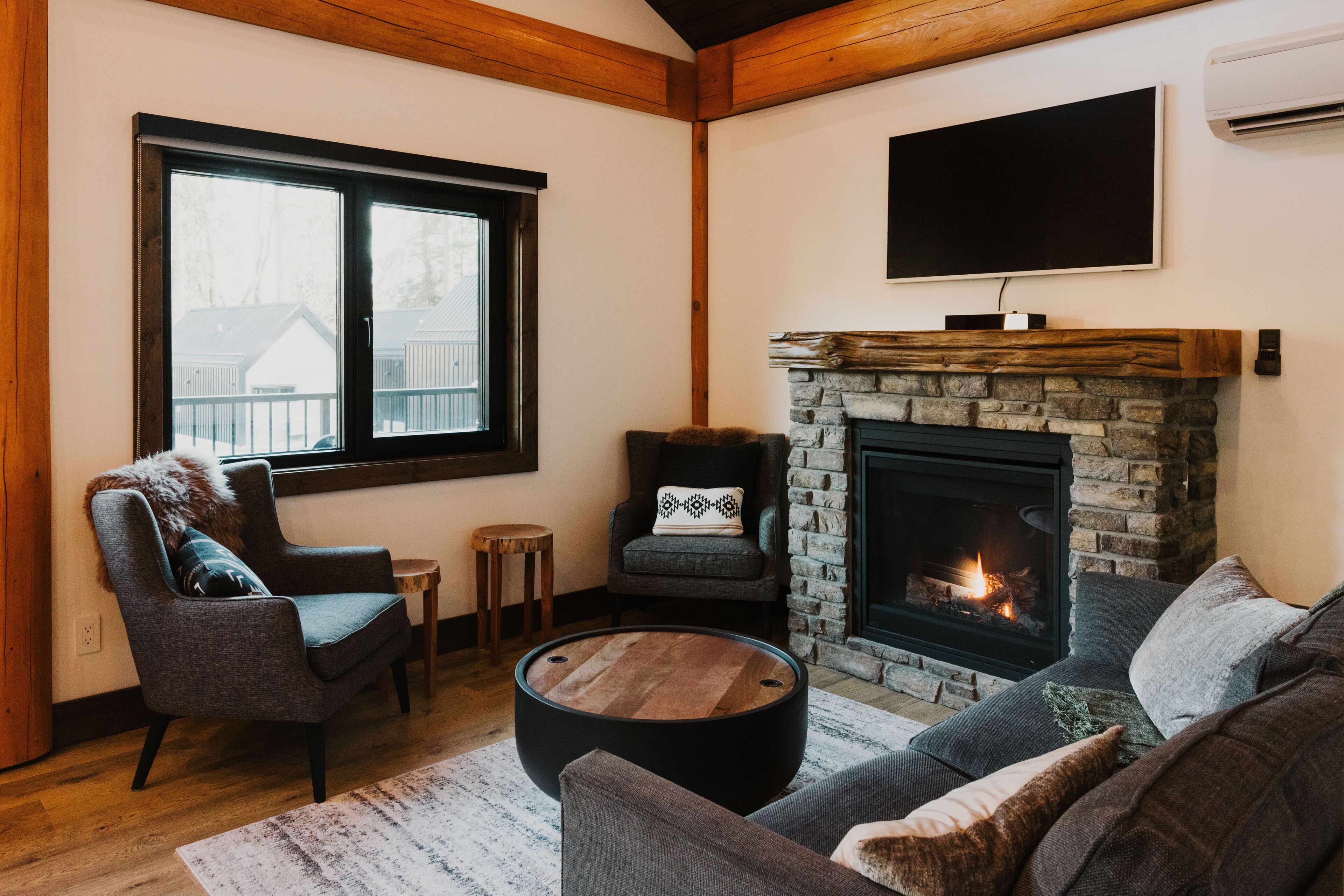 Luxury Nature Series Cabin, 2 Queen Beds, Gas Fireplace, Resort View (Sparrow - Not Pet Friendly) | Living area