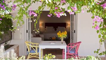 Deluxe Room, 1 King Bed | Egyptian cotton sheets, premium bedding, down duvets, pillow-top beds