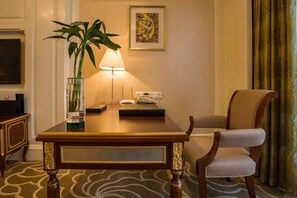 Minibar, in-room safe, alarm clocks