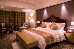 Minibar, két bảo mật tại phòng, đồng hồ báo thức 