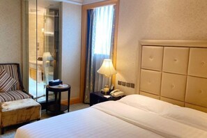 Minibar, in-room safe, alarm clocks