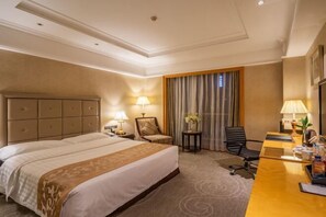 Minibar, két bảo mật tại phòng, đồng hồ báo thức 